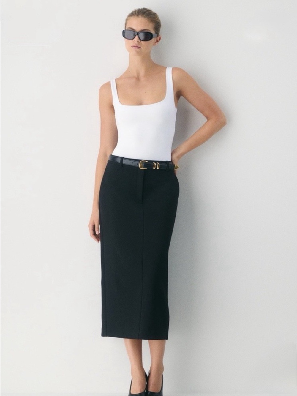 Aritzia Babaton contour square neck tank body suit size medium
